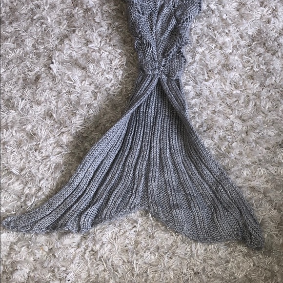 Girls Gray Mermaid Tail Blanket - Picture 4 of 5
